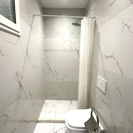 Glar 1br Barrikada Apartment Tirana