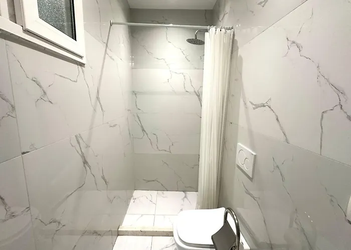 Glar 1br Barrikada Apartament Tirana